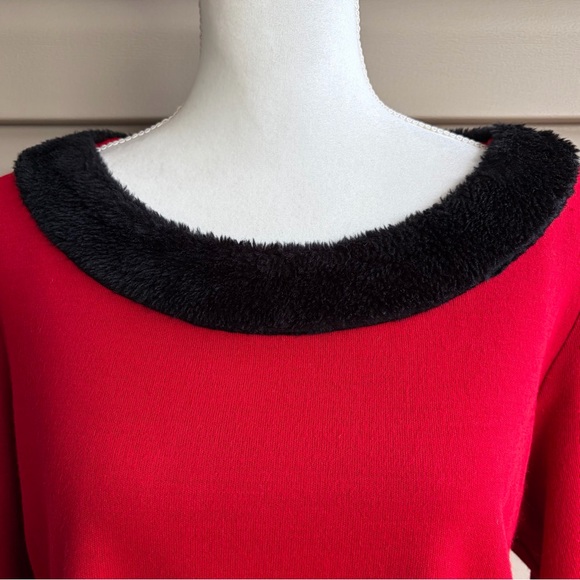 •Nina Leonard• Red Sweater with Black Faux Fur Trim - Size Large - Picture 3 of 6